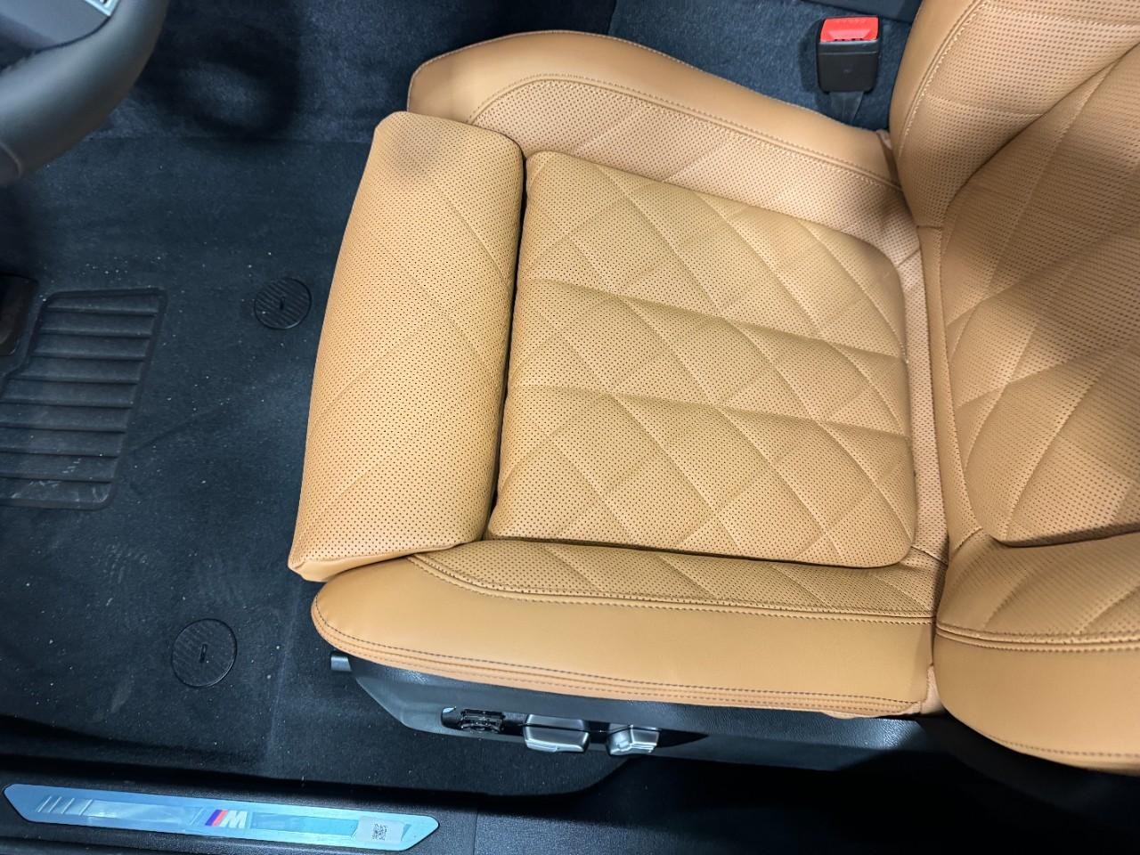 BMW X6 Vehicle Full-screen Gallery Image 29