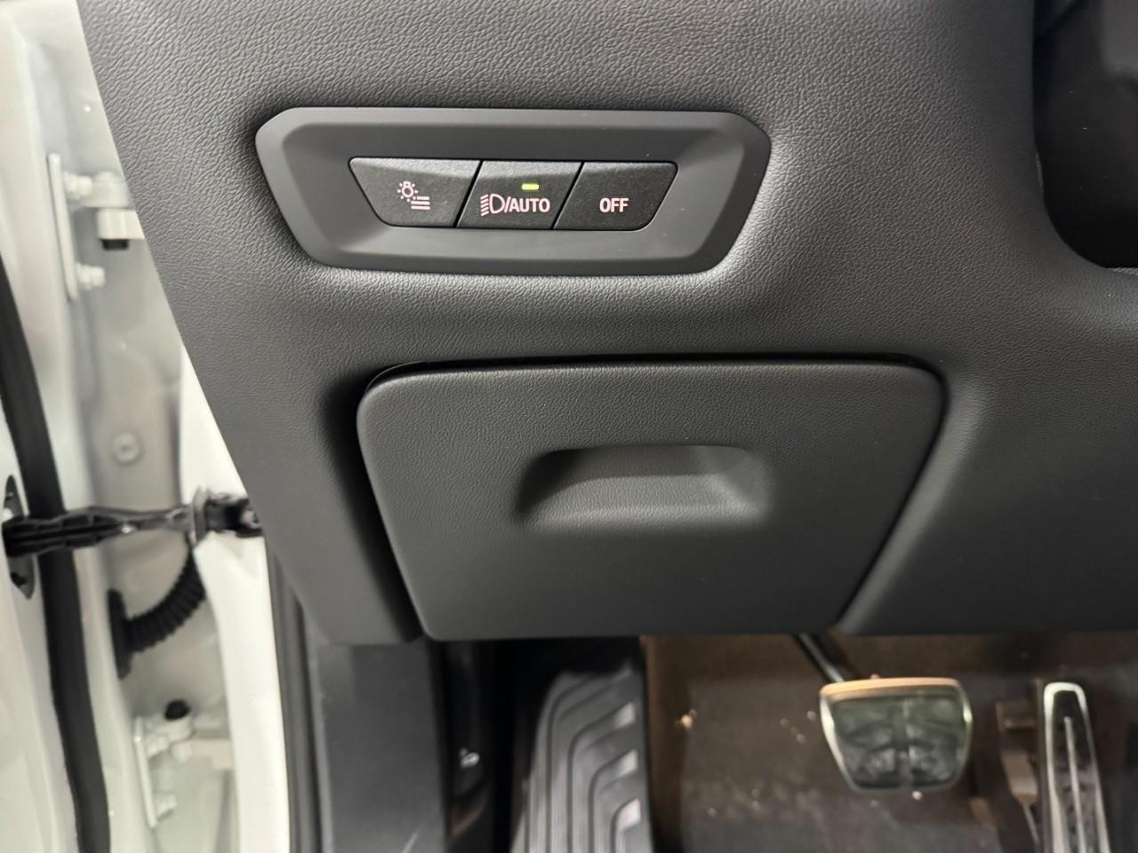 BMW X6 Vehicle Full-screen Gallery Image 31