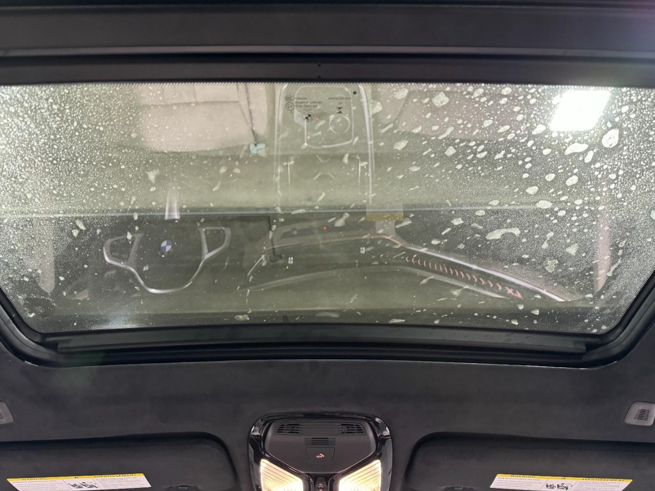 BMW X7 Vehicle Full-screen Gallery Image 14