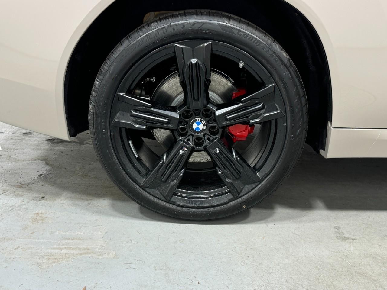 BMW X3 Vehicle Full-screen Gallery Image 5