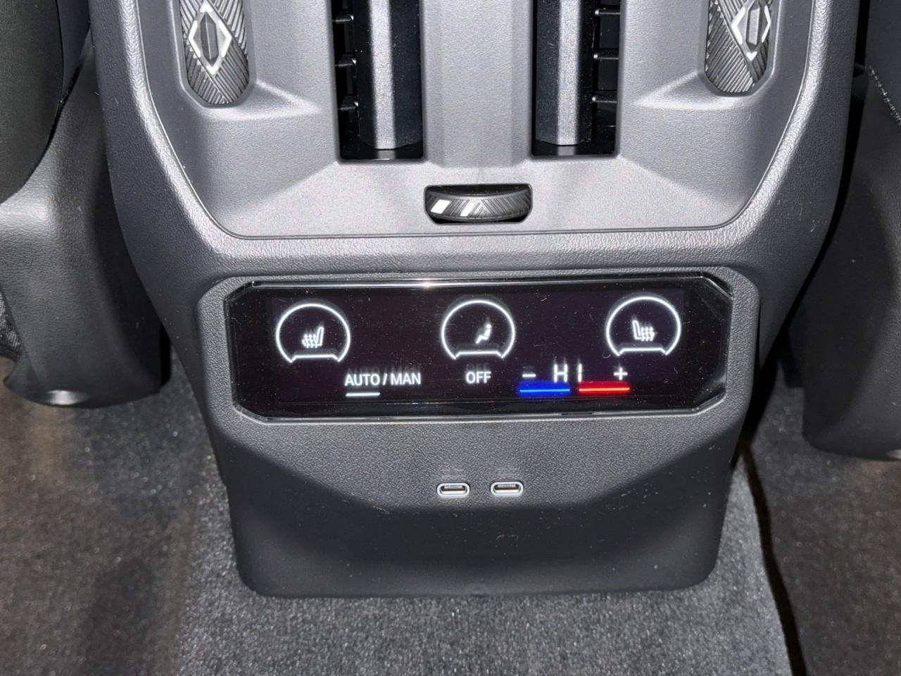 BMW X3 Vehicle Full-screen Gallery Image 11