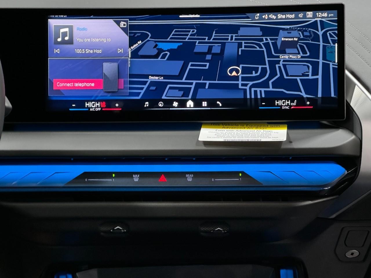 BMW X3 Vehicle Full-screen Gallery Image 15