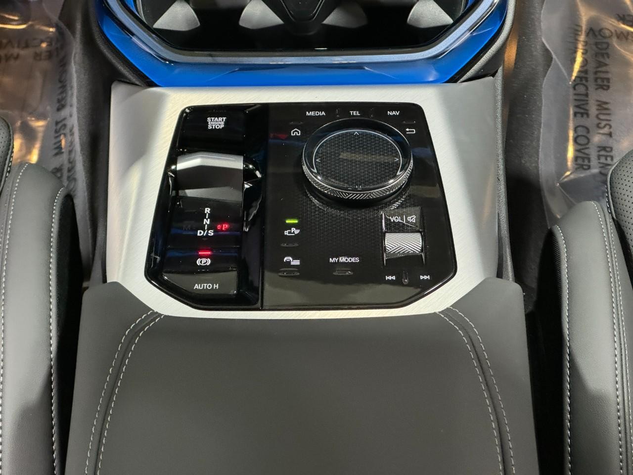 BMW X3 Vehicle Full-screen Gallery Image 16