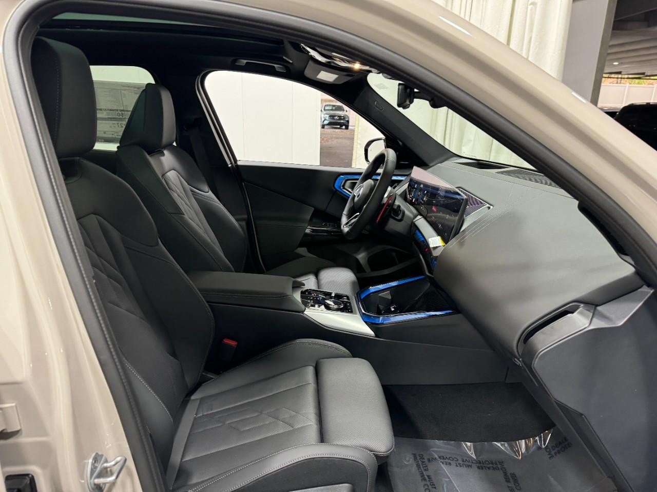 BMW X3 Vehicle Full-screen Gallery Image 18