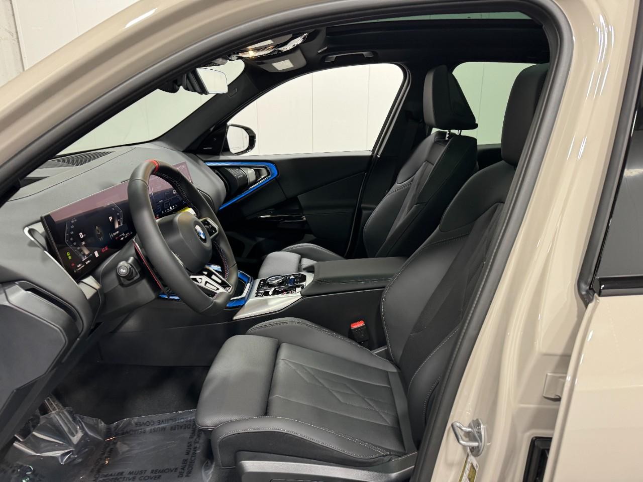 BMW X3 Vehicle Full-screen Gallery Image 26