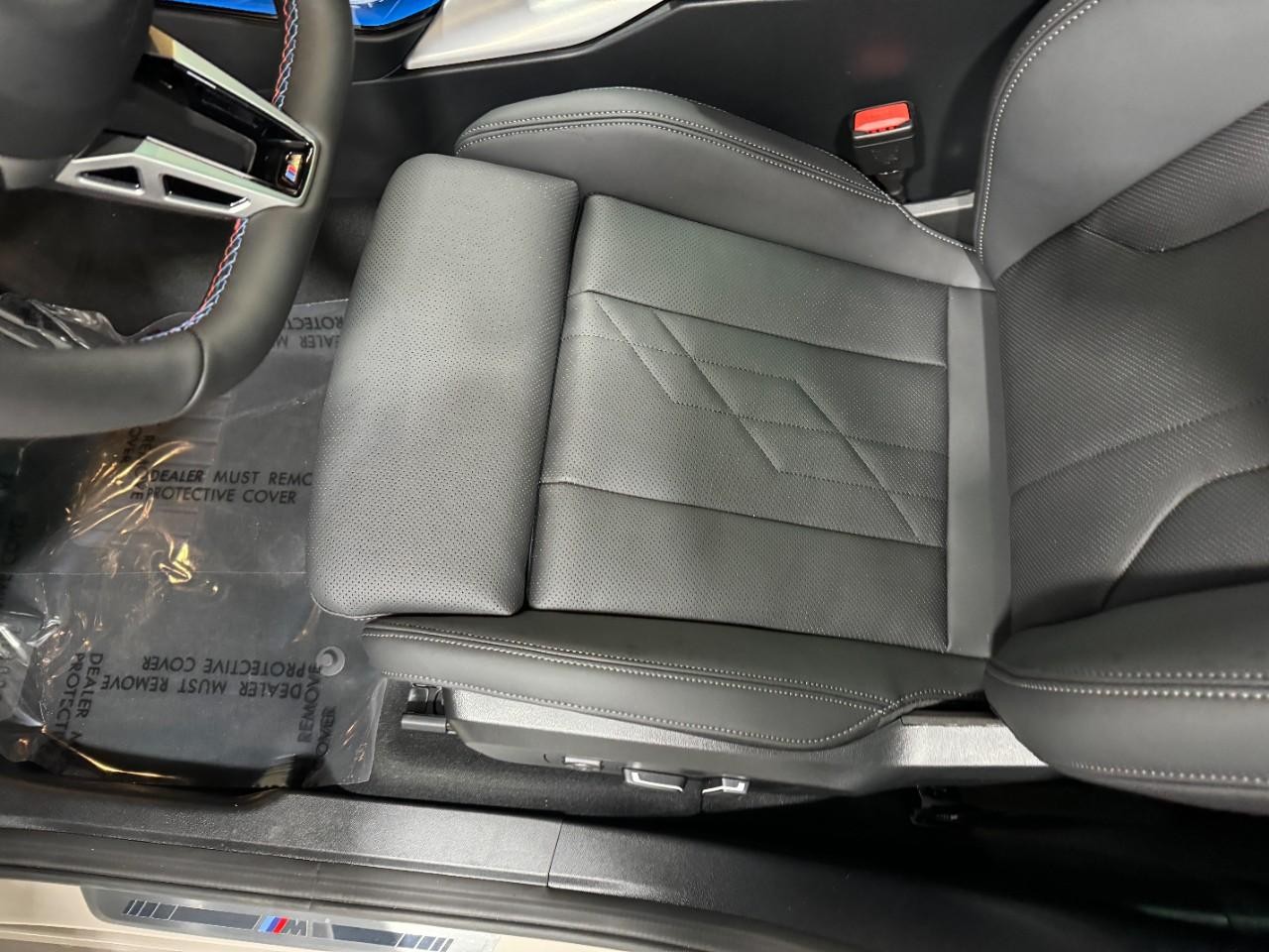 BMW X3 Vehicle Full-screen Gallery Image 27