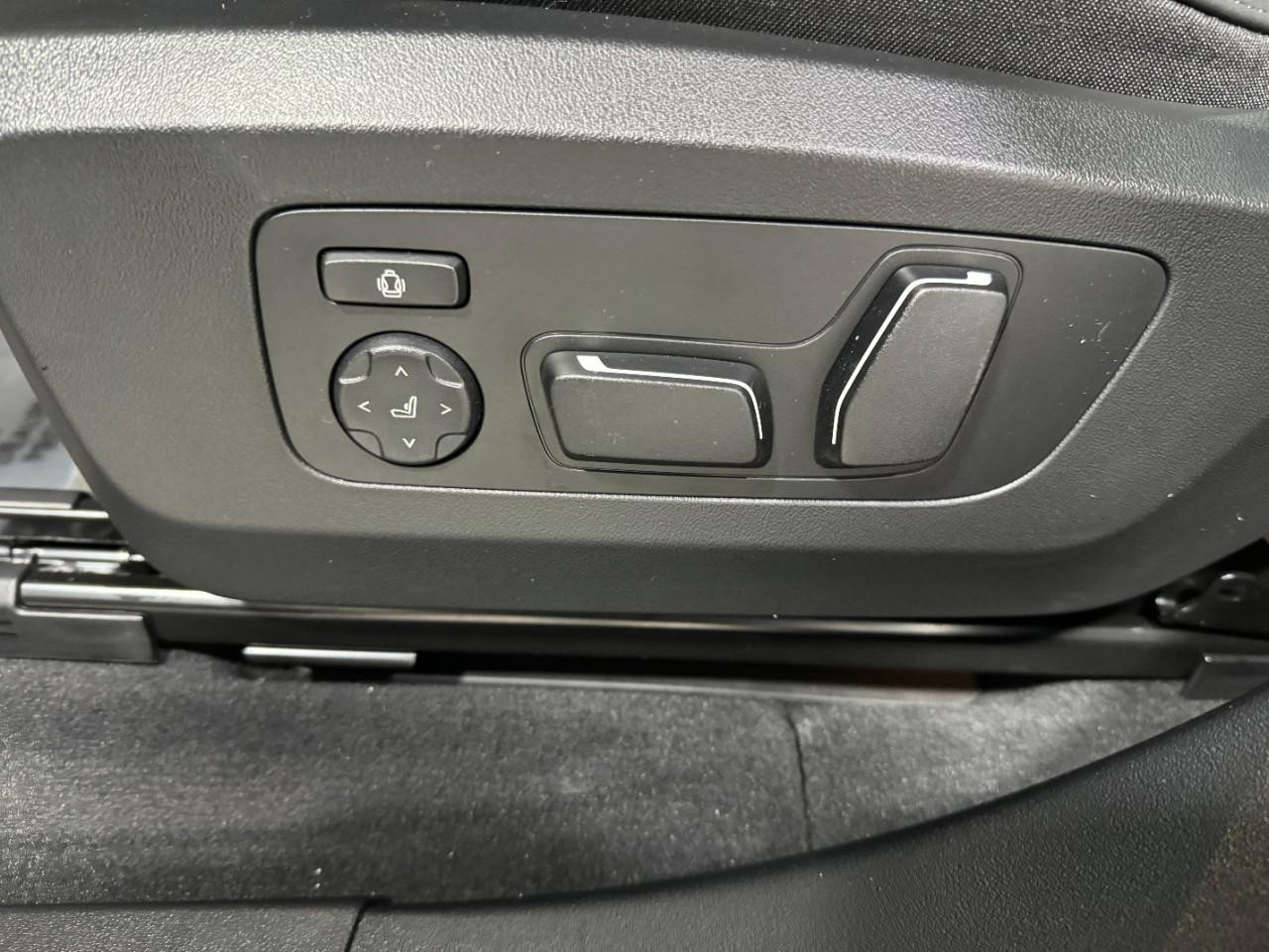 BMW X3 Vehicle Full-screen Gallery Image 28