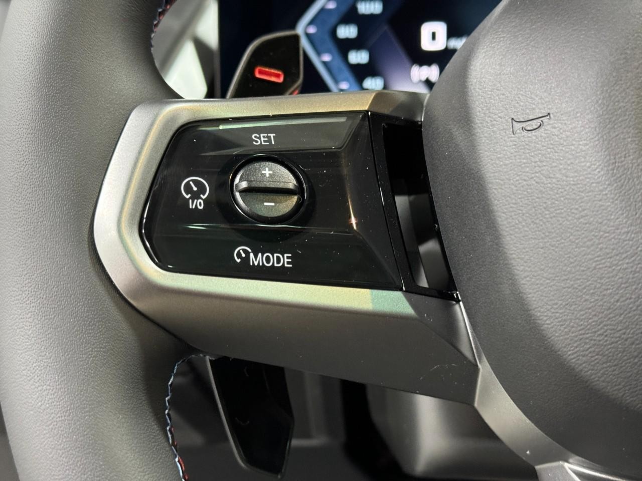 BMW X3 Vehicle Full-screen Gallery Image 29