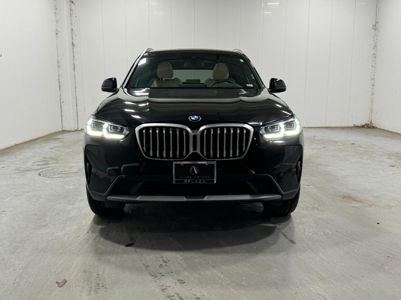 BMW X3 Vehicle Full-screen Gallery Image 7