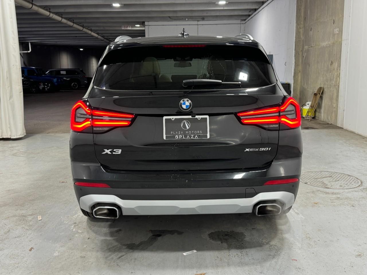BMW X3 Vehicle Full-screen Gallery Image 9