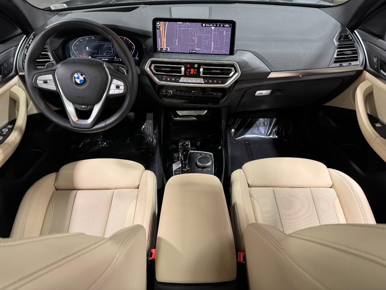 BMW X3 Vehicle Full-screen Gallery Image 13