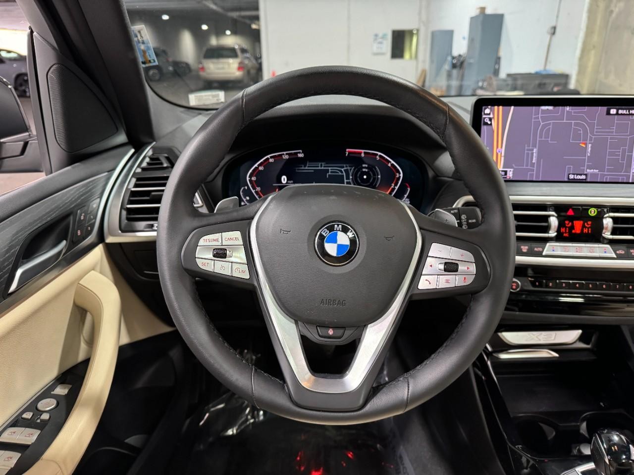 BMW X3 Vehicle Full-screen Gallery Image 14