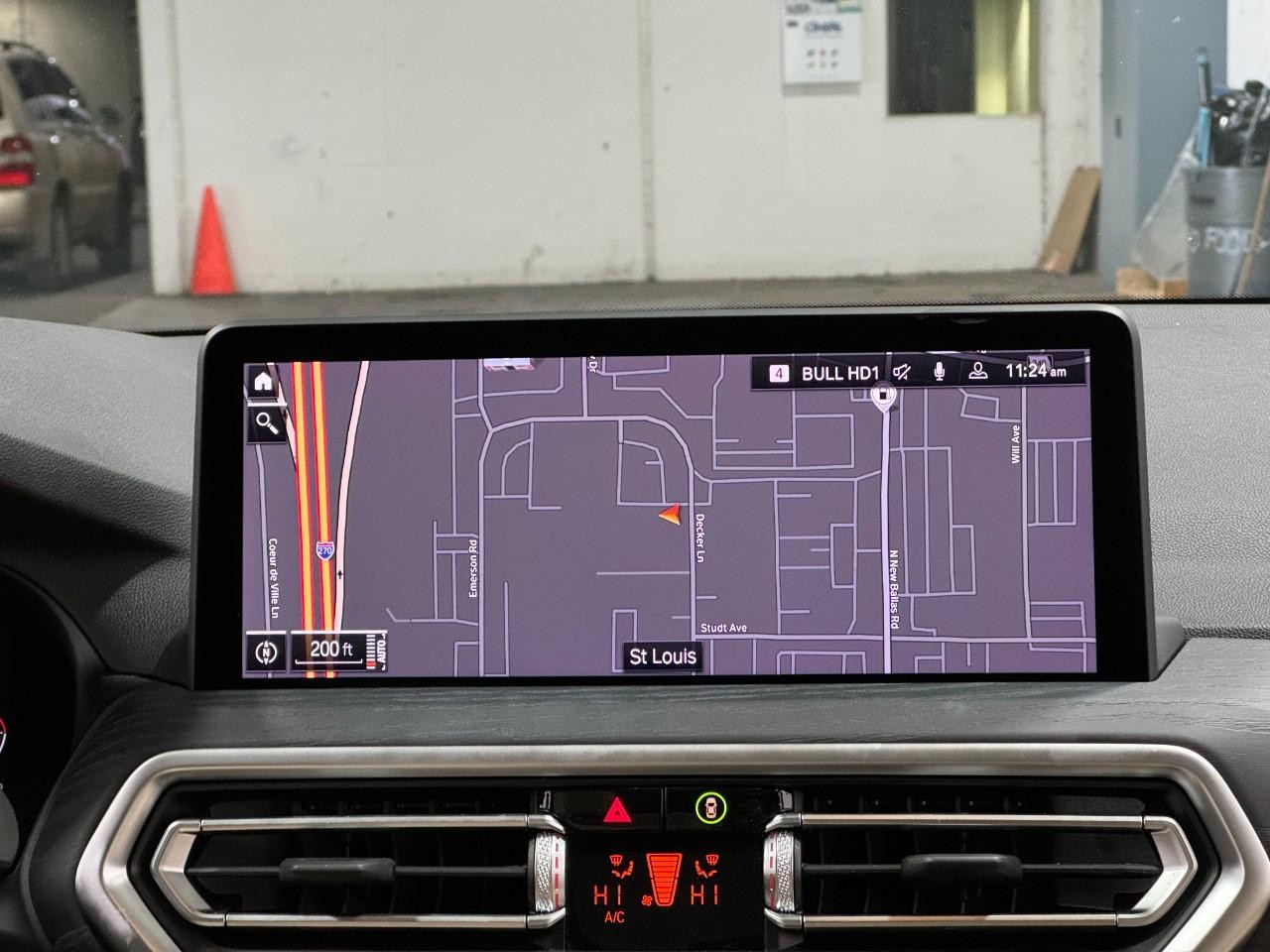 BMW X3 Vehicle Full-screen Gallery Image 15