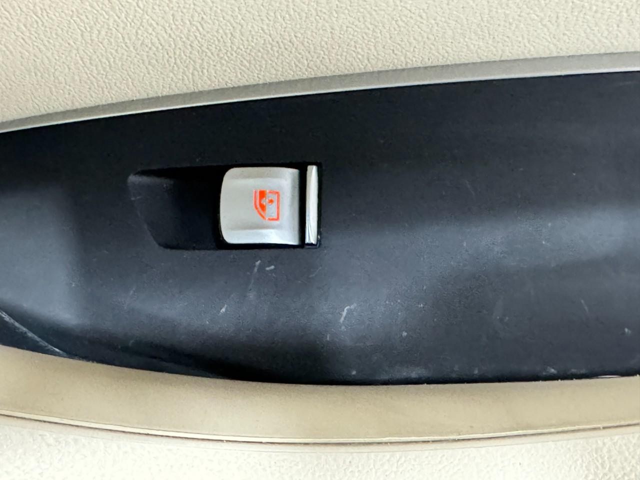 BMW X3 Vehicle Full-screen Gallery Image 23