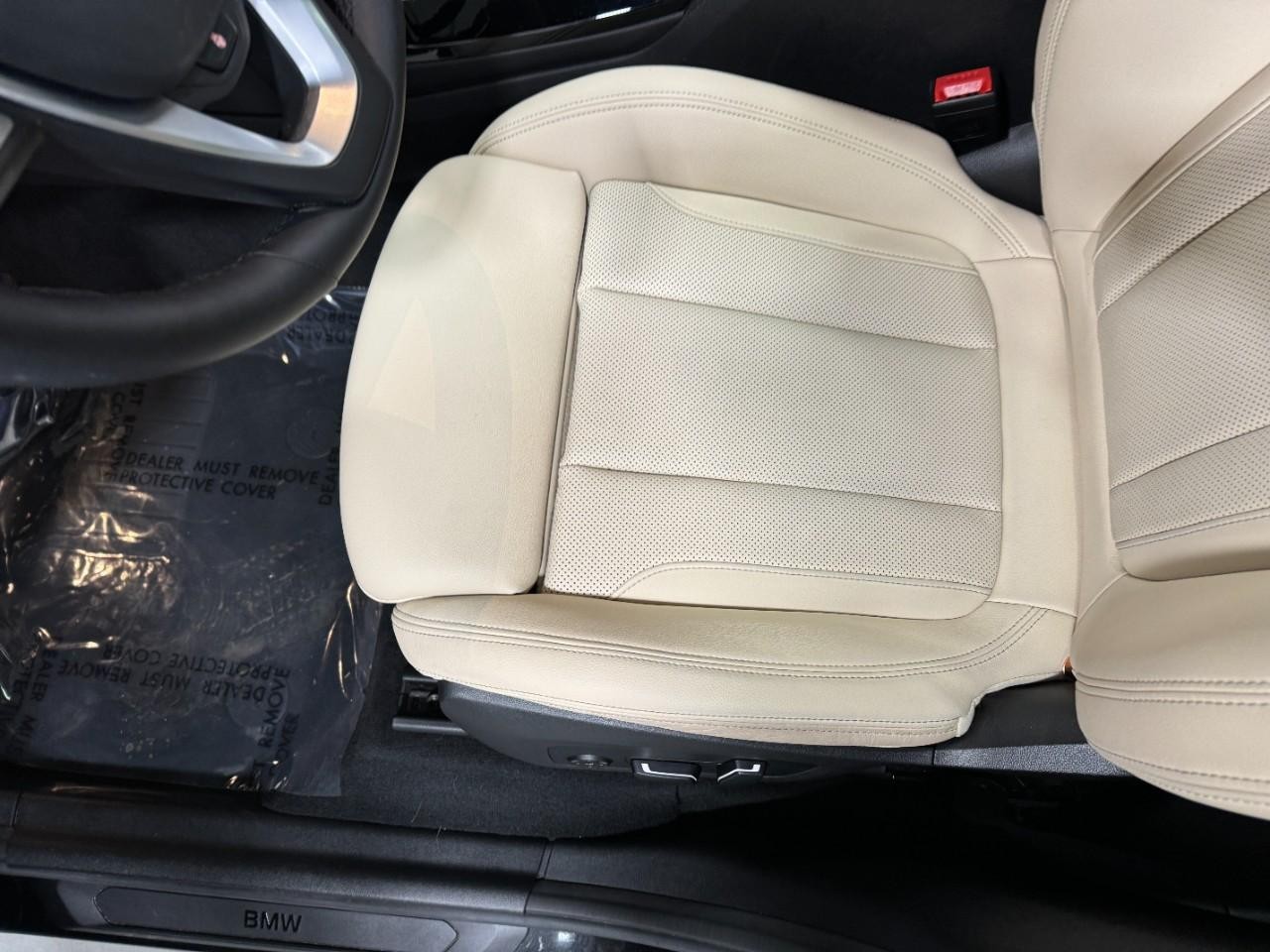 BMW X3 Vehicle Full-screen Gallery Image 27