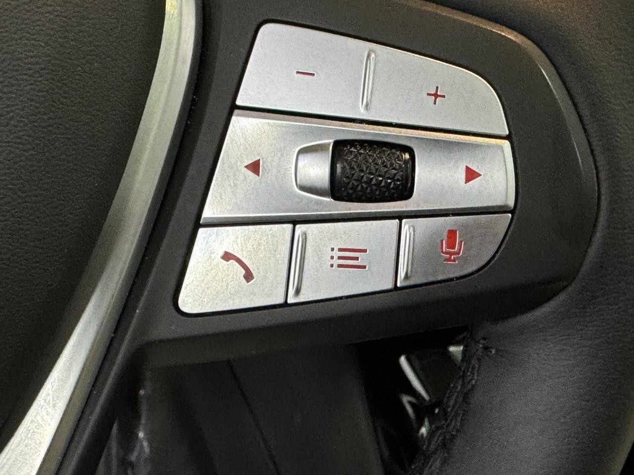 BMW X3 Vehicle Full-screen Gallery Image 31