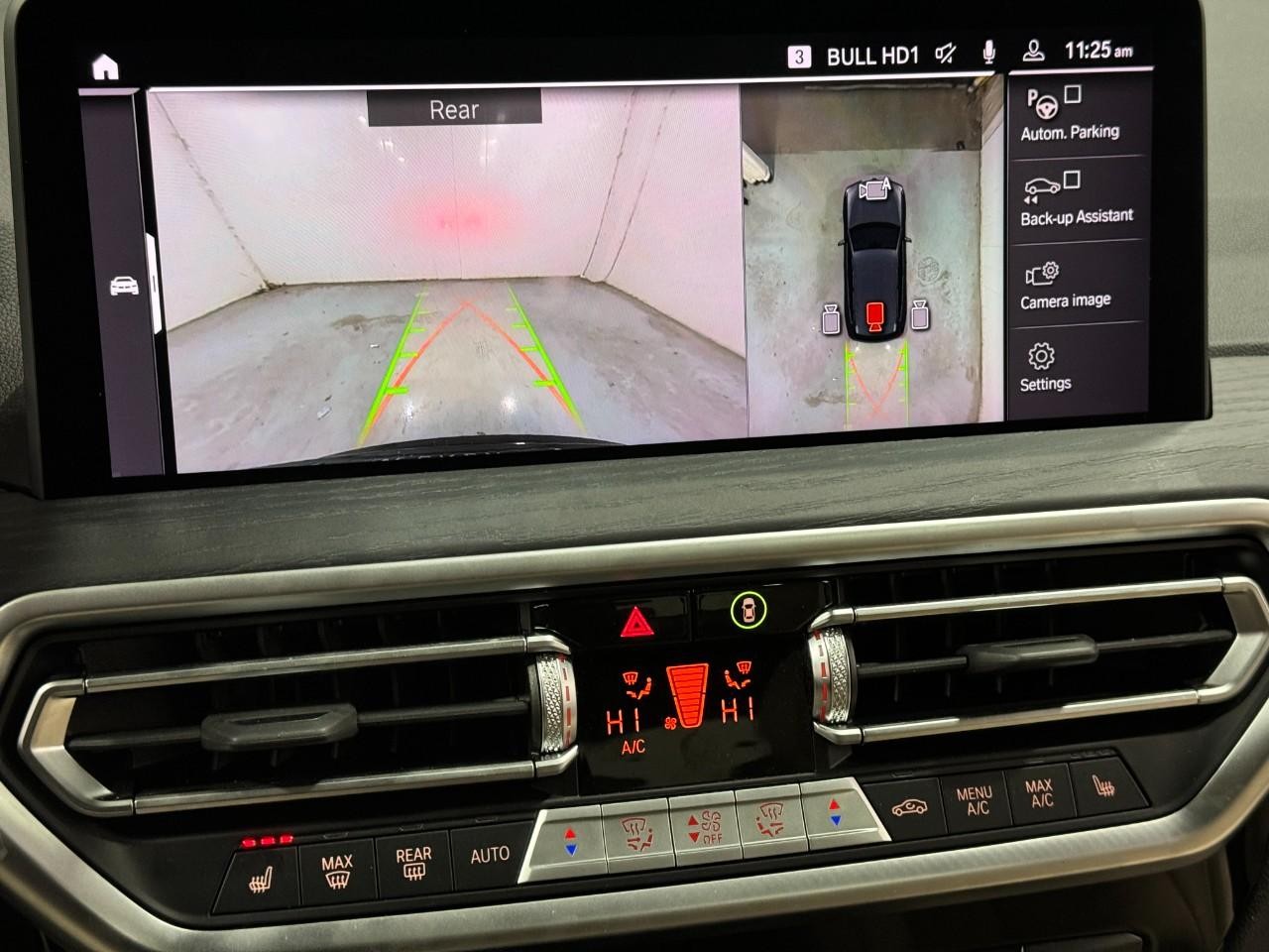 BMW X3 Vehicle Full-screen Gallery Image 34