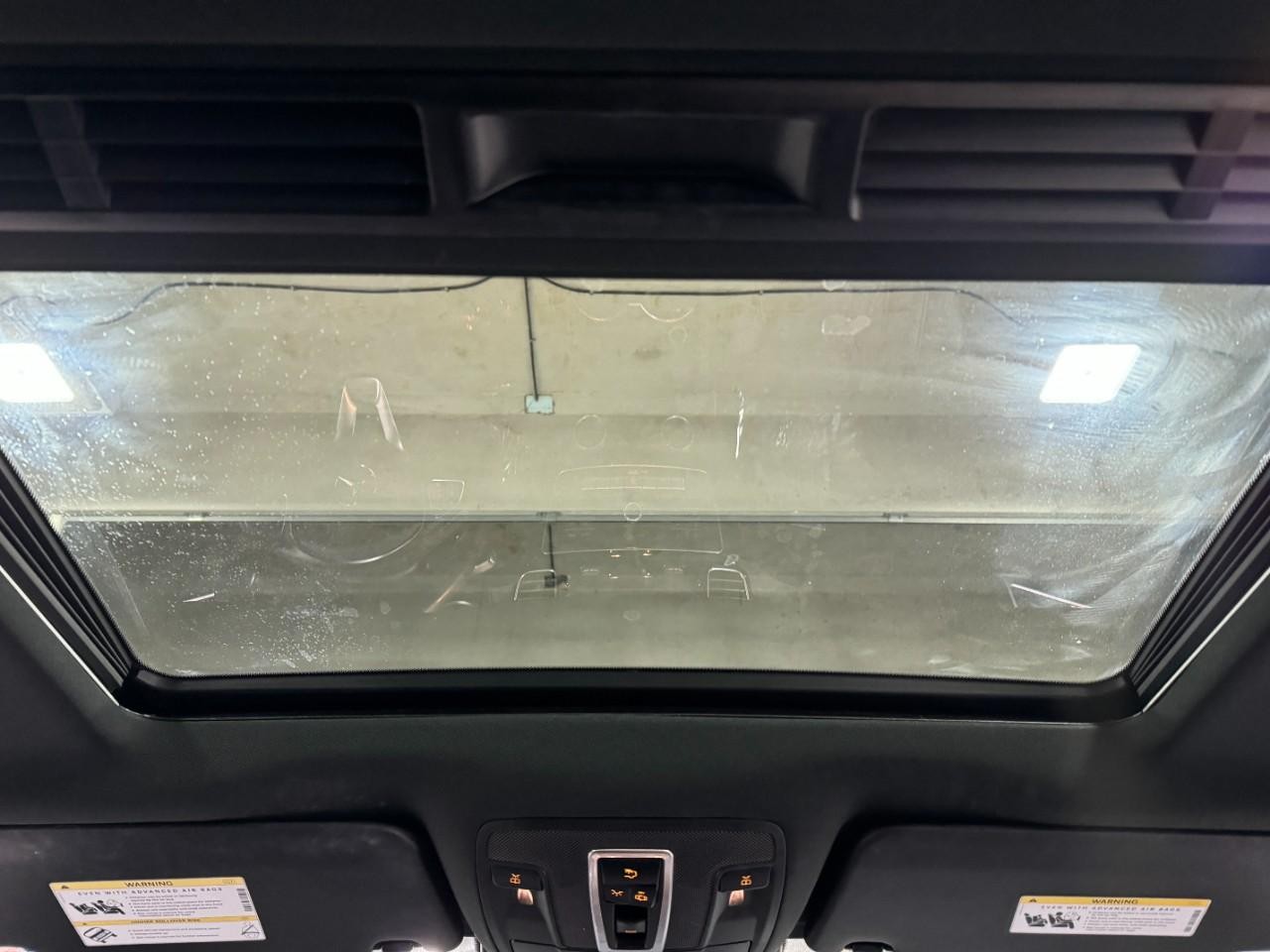 Mercedes-Benz GLE Vehicle Full-screen Gallery Image 11