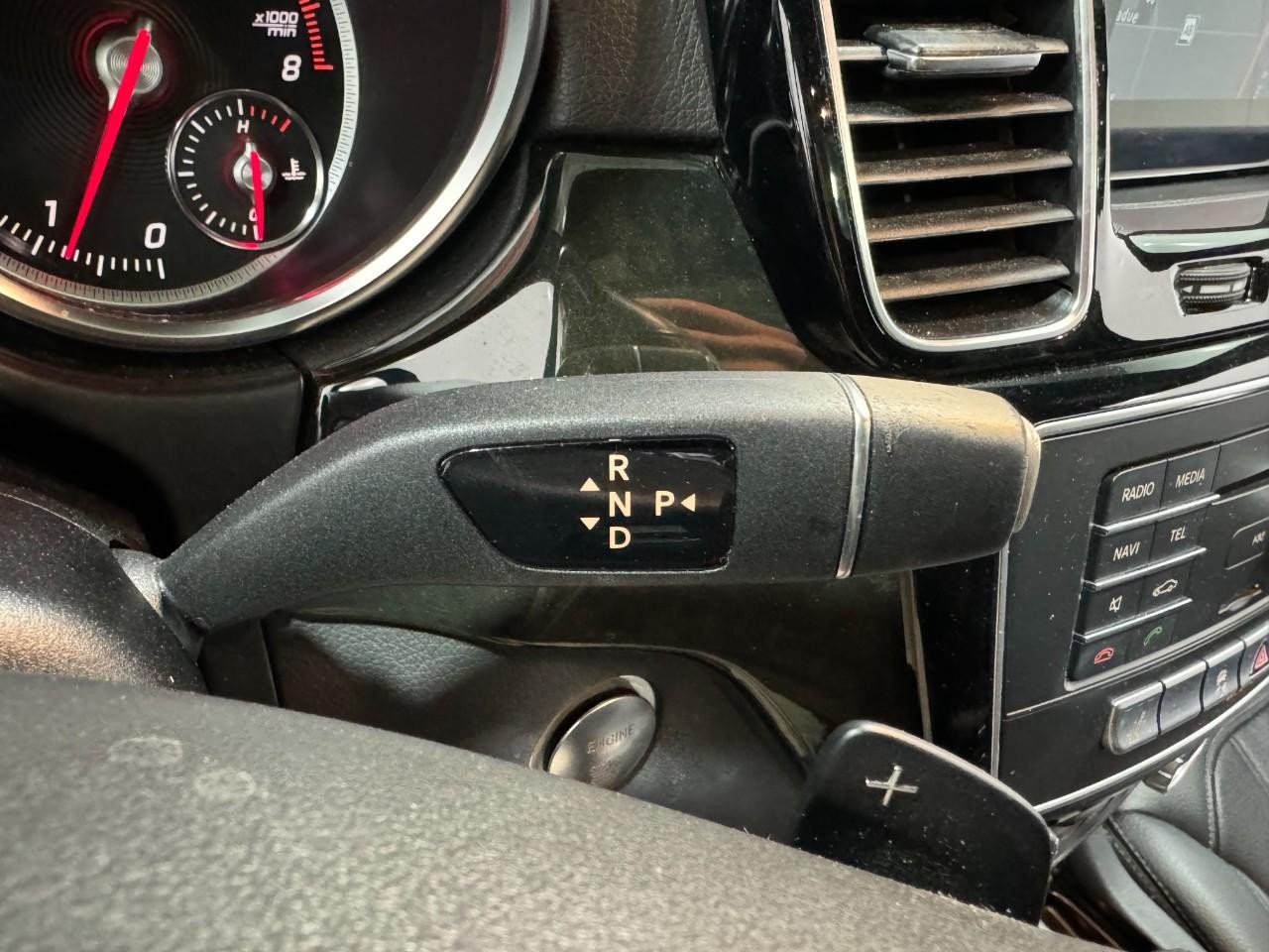 Mercedes-Benz GLE Vehicle Full-screen Gallery Image 34