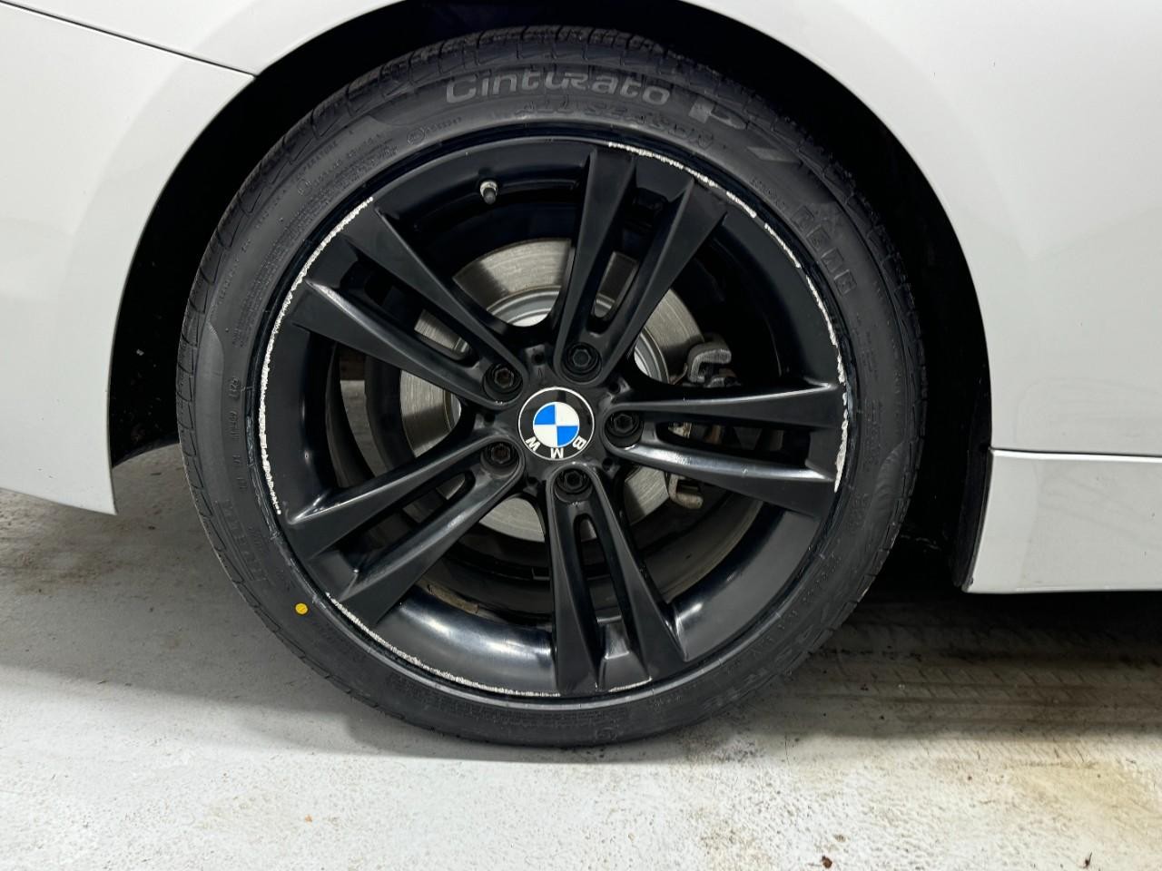 BMW 4 Series Vehicle Full-screen Gallery Image 5