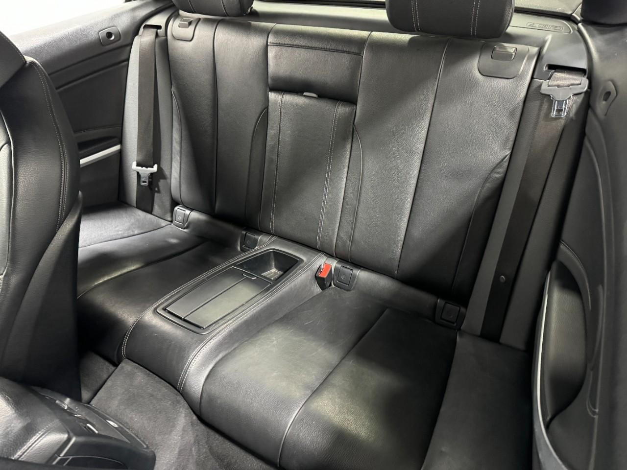 BMW 4 Series Vehicle Full-screen Gallery Image 8