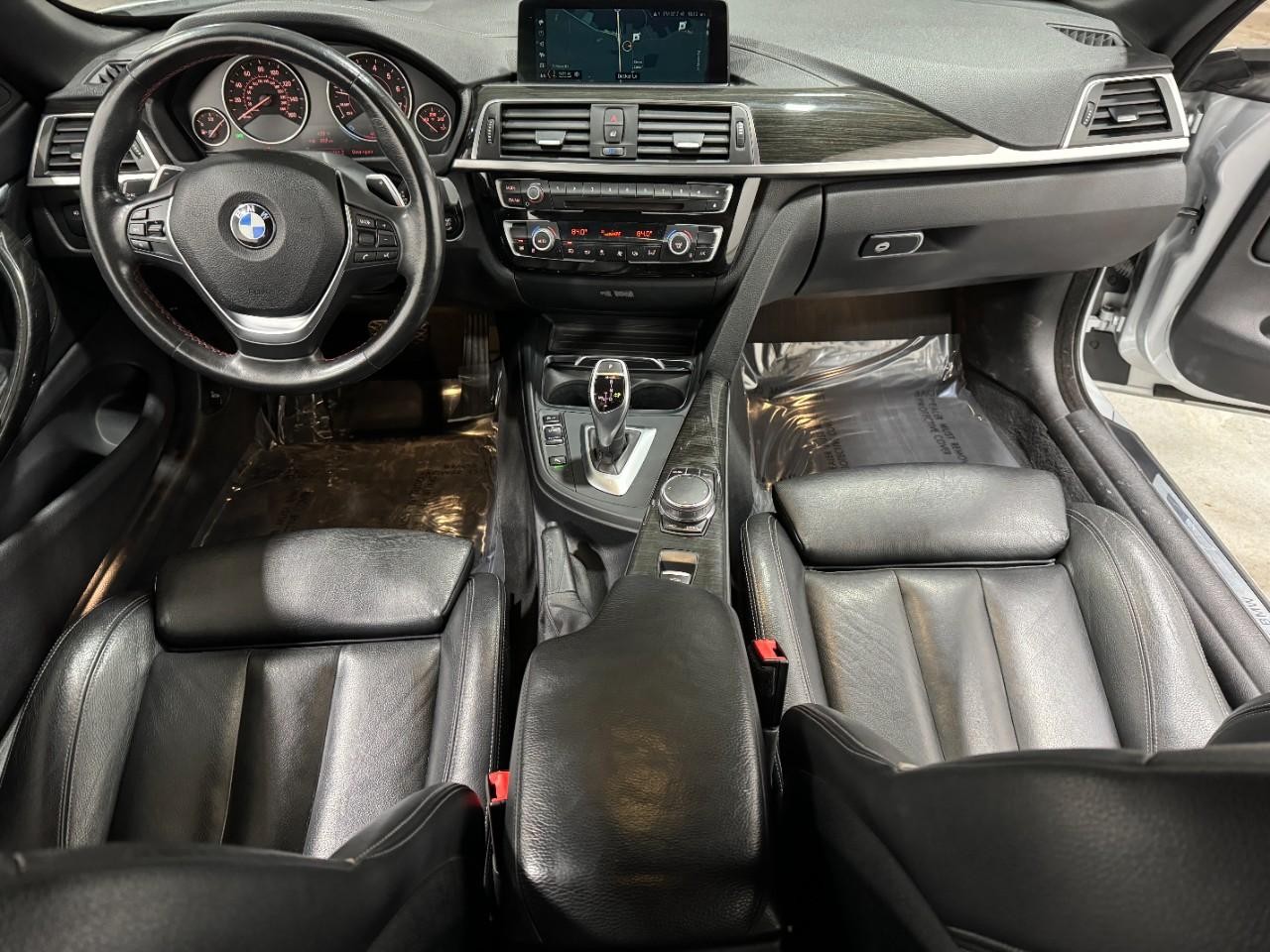 BMW 4 Series Vehicle Full-screen Gallery Image 11