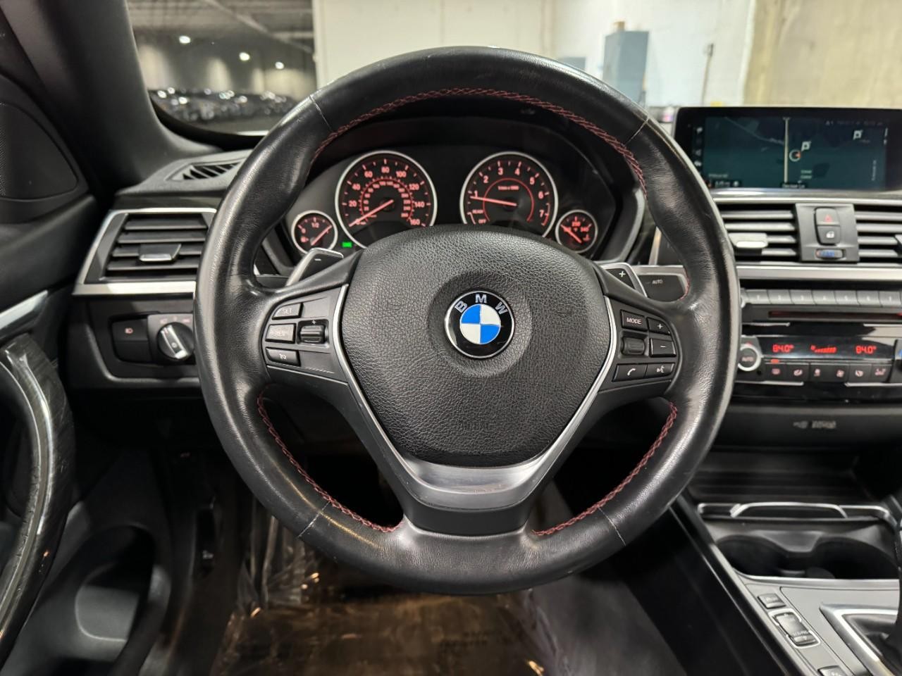 BMW 4 Series Vehicle Full-screen Gallery Image 12