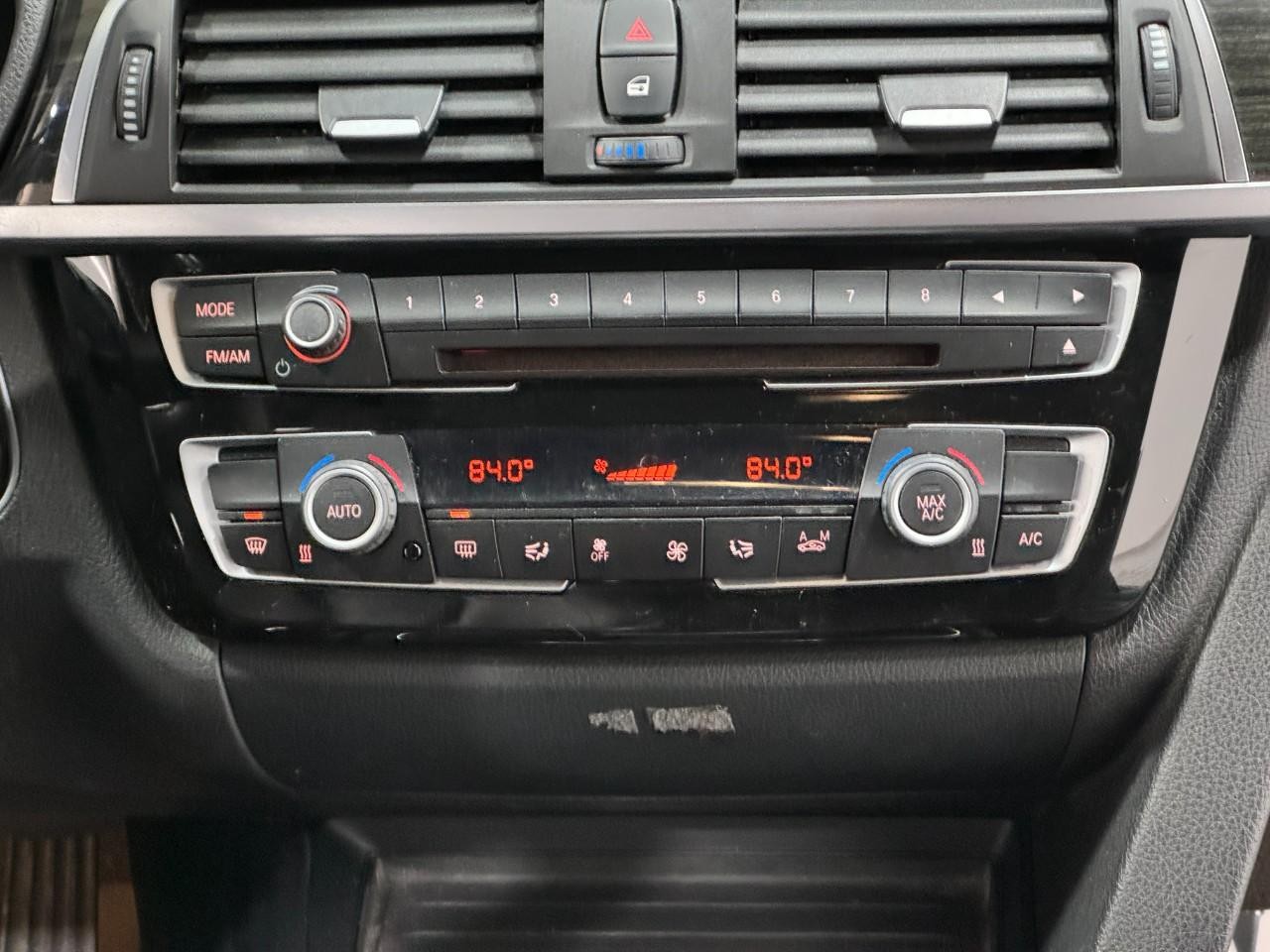 BMW 4 Series Vehicle Full-screen Gallery Image 14