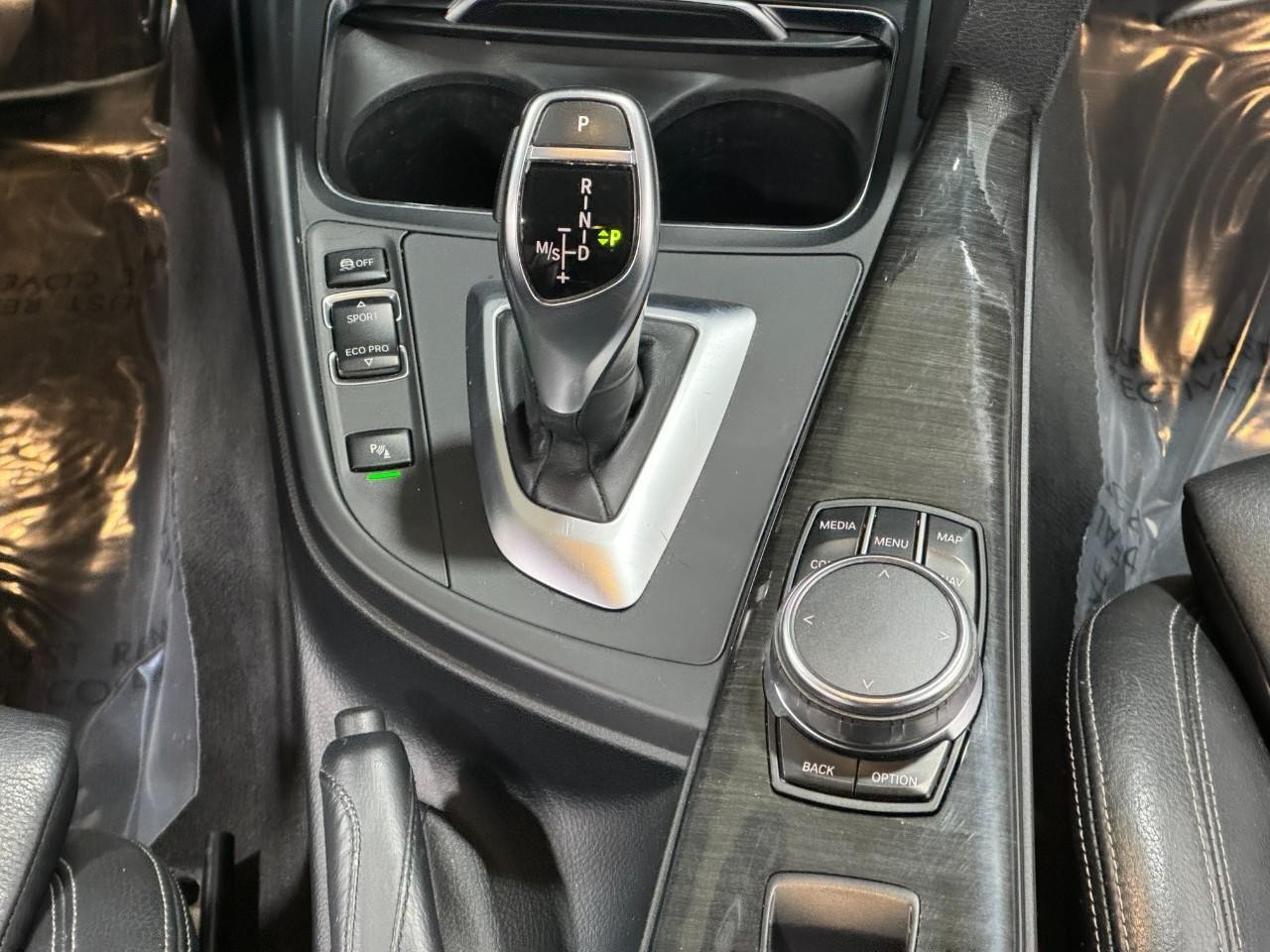 BMW 4 Series Vehicle Full-screen Gallery Image 15