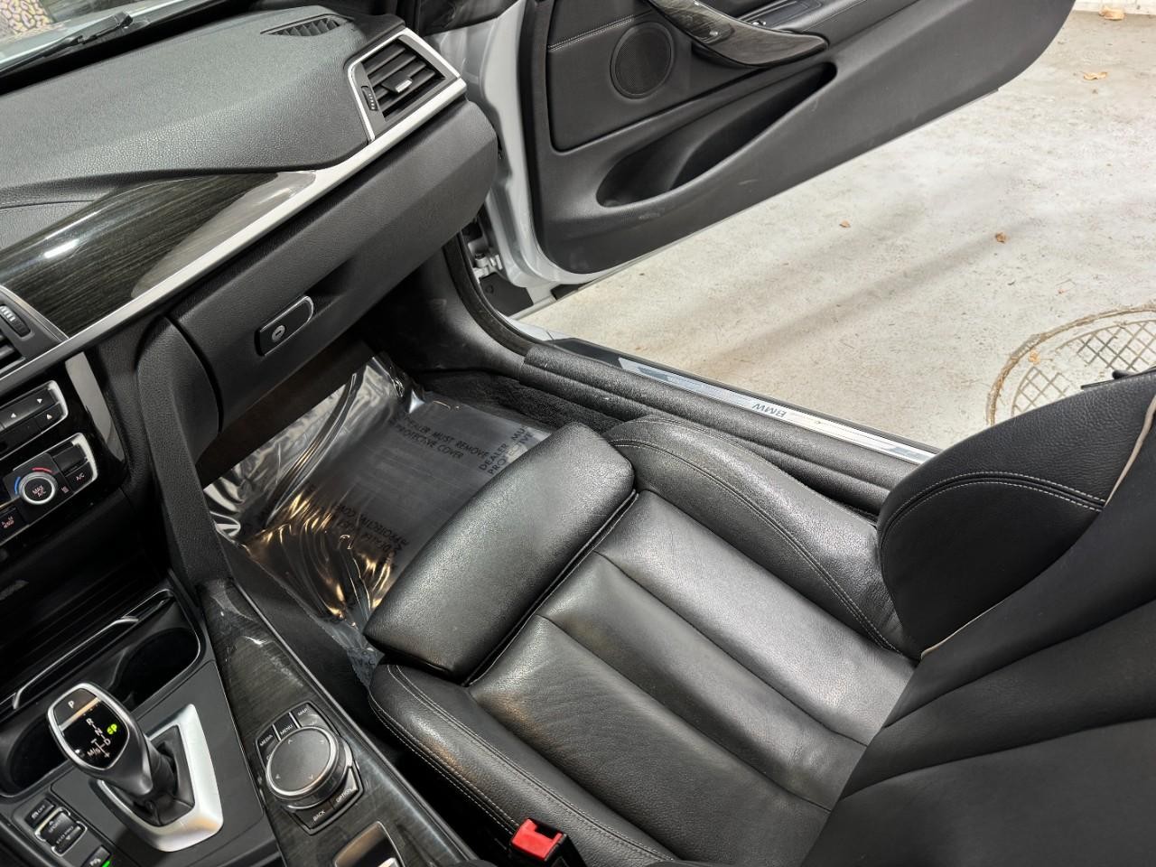 BMW 4 Series Vehicle Full-screen Gallery Image 16