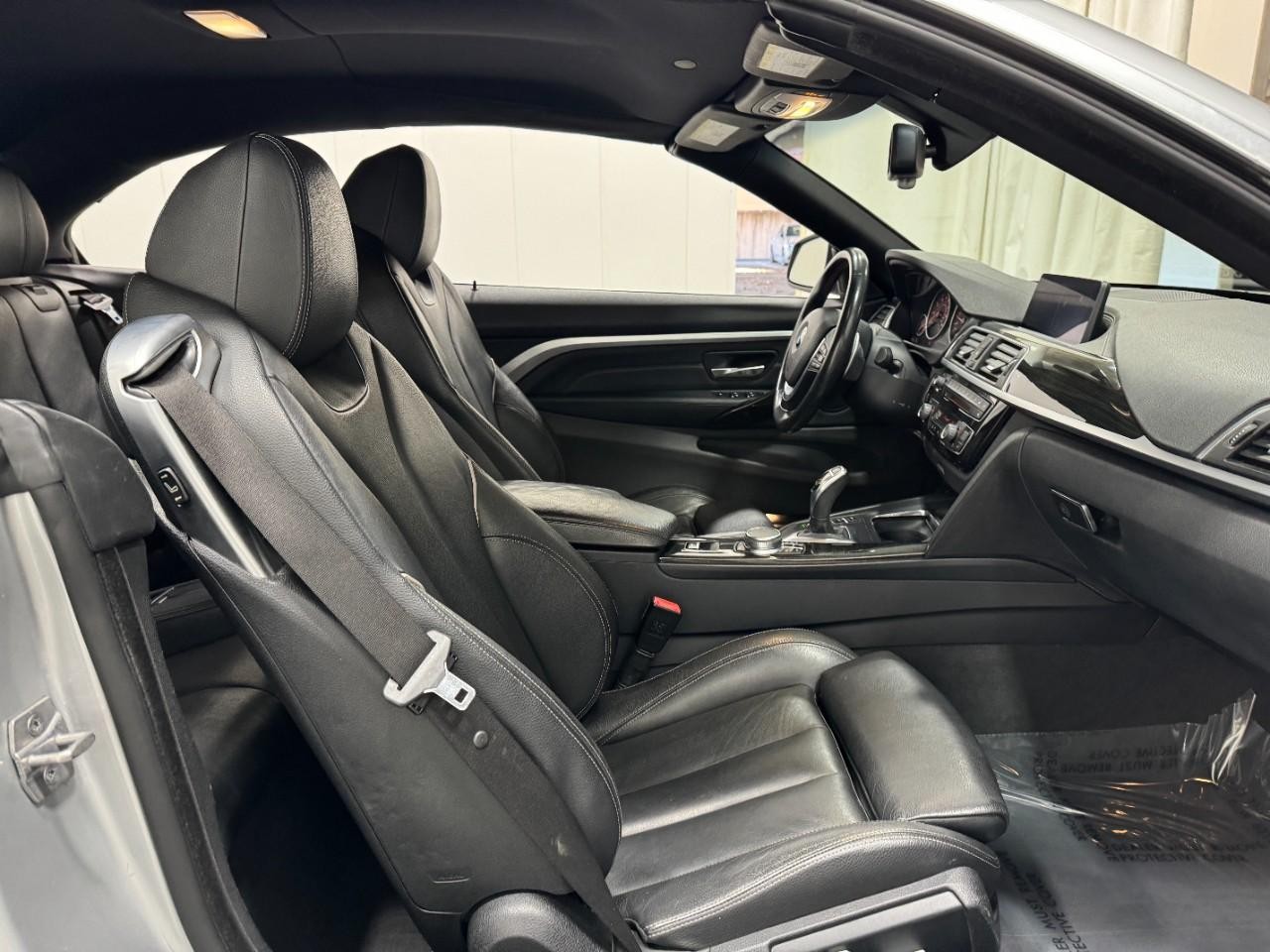 BMW 4 Series Vehicle Full-screen Gallery Image 17