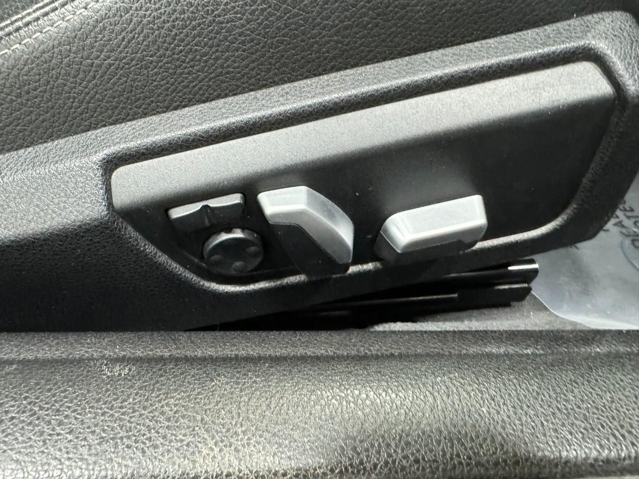 BMW 4 Series Vehicle Full-screen Gallery Image 19