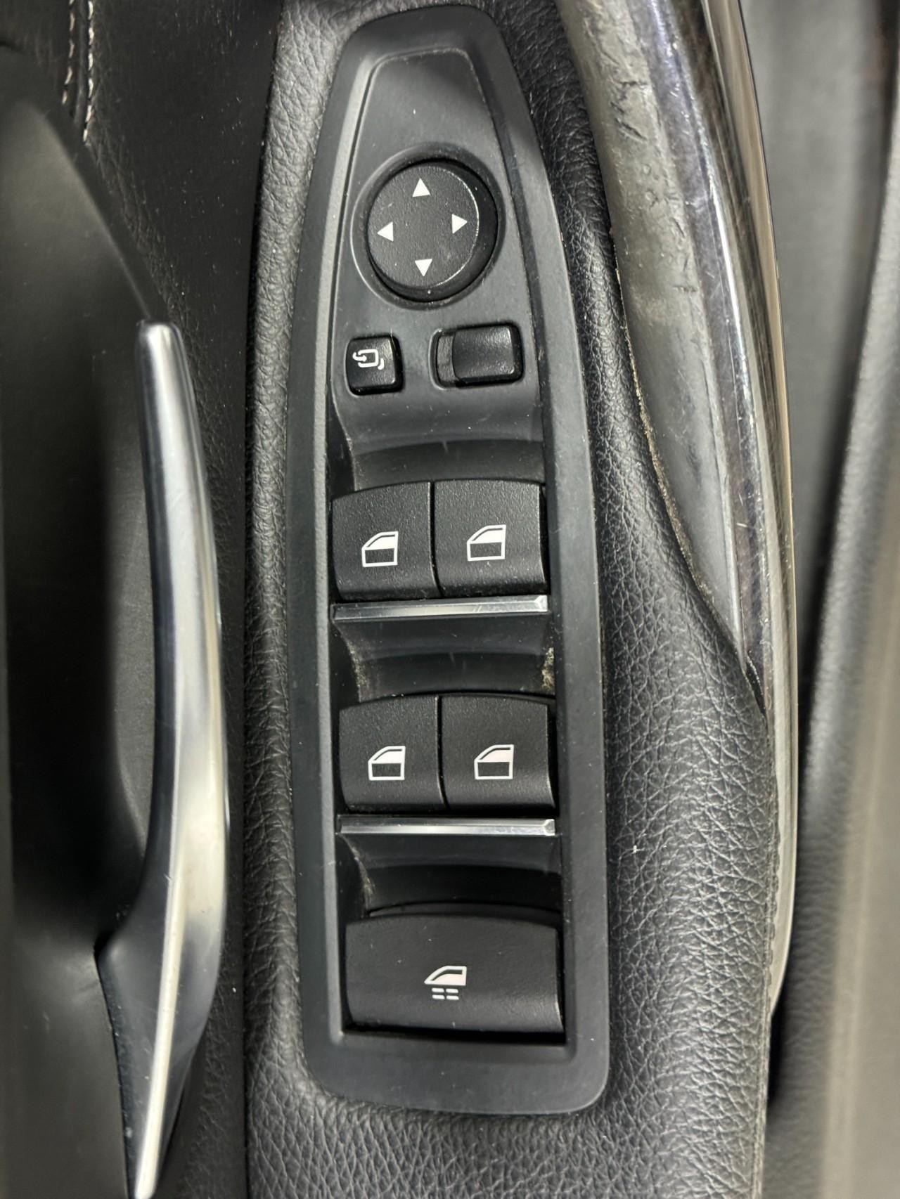 BMW 4 Series Vehicle Full-screen Gallery Image 21