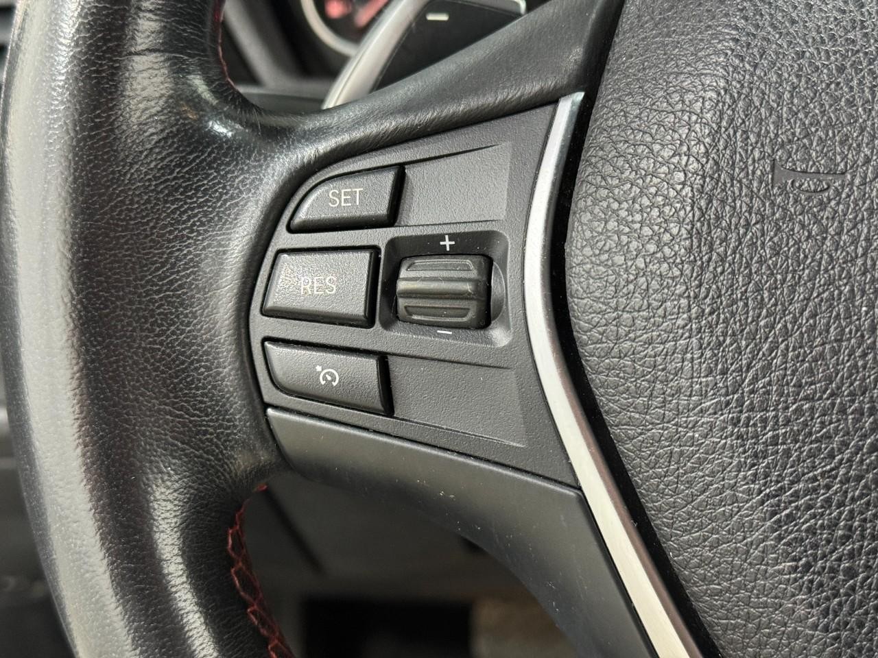 BMW 4 Series Vehicle Full-screen Gallery Image 26