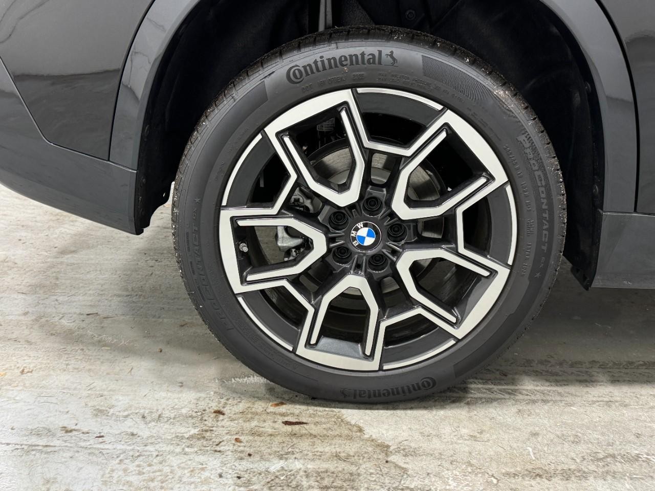 BMW X1 Vehicle Full-screen Gallery Image 5