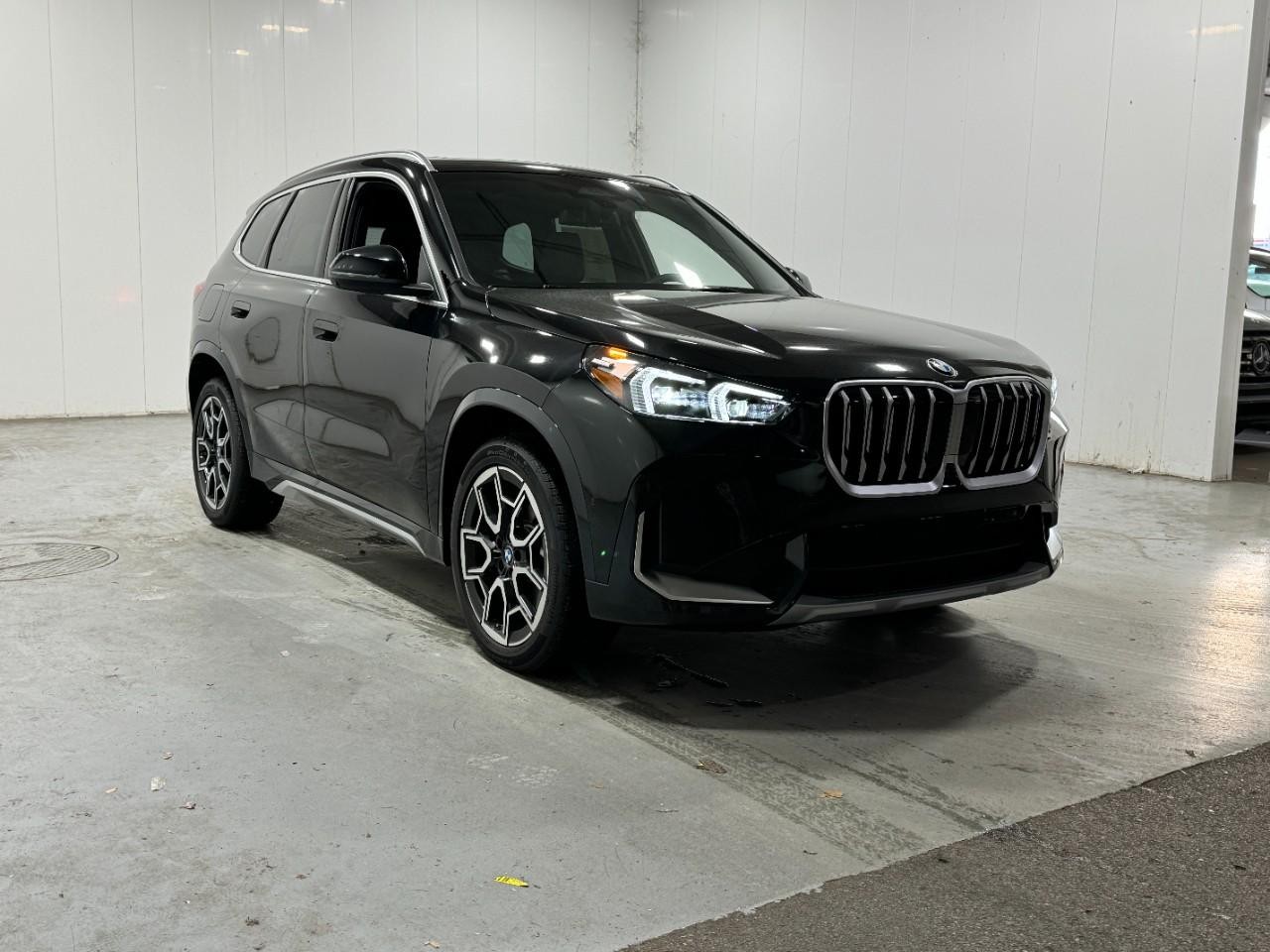 BMW X1 Vehicle Full-screen Gallery Image 6