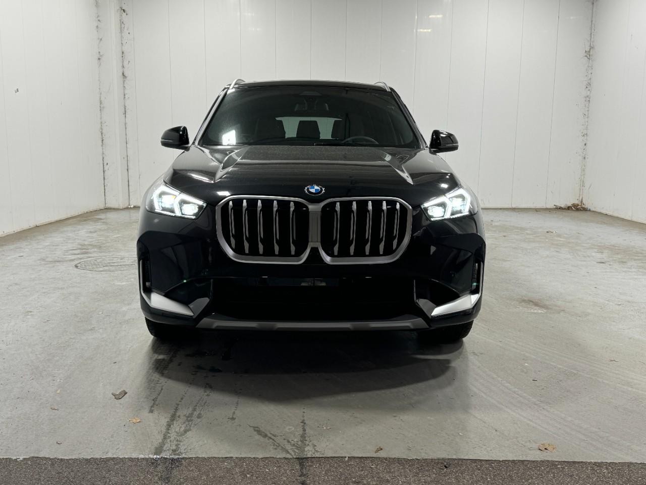 BMW X1 Vehicle Full-screen Gallery Image 7