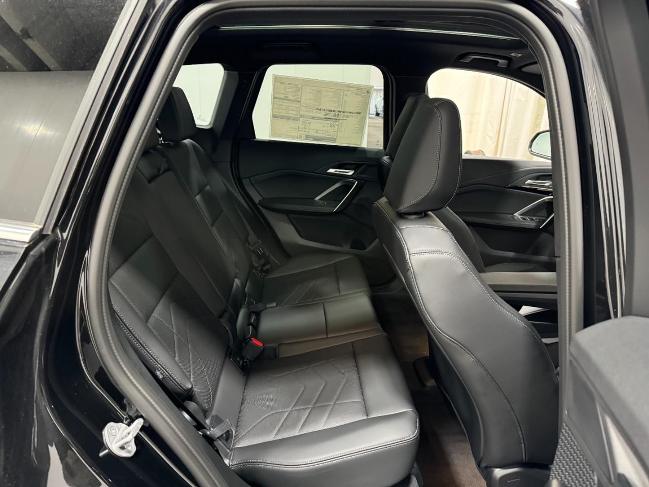 BMW X1 Vehicle Full-screen Gallery Image 10