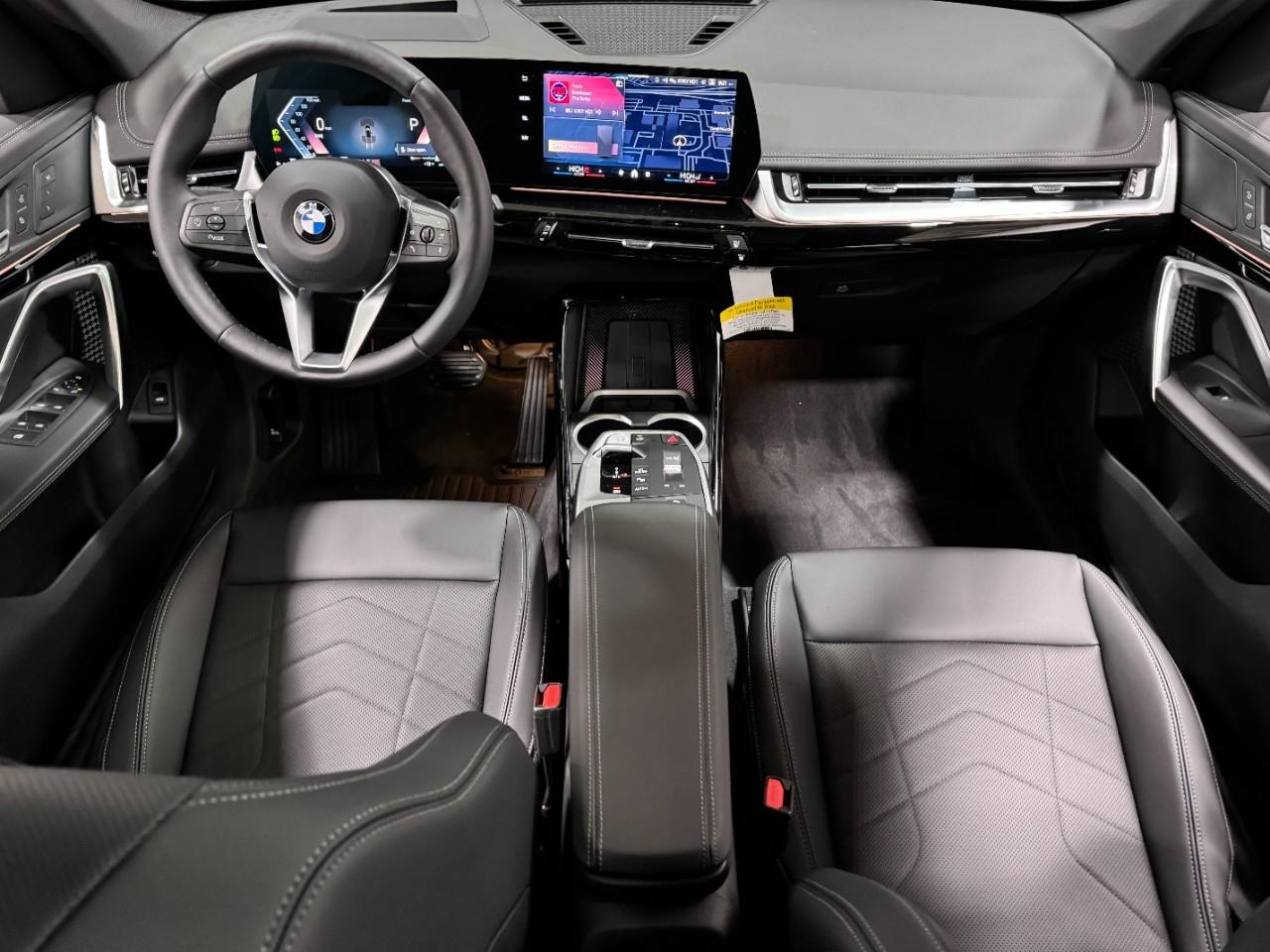 BMW X1 Vehicle Full-screen Gallery Image 12