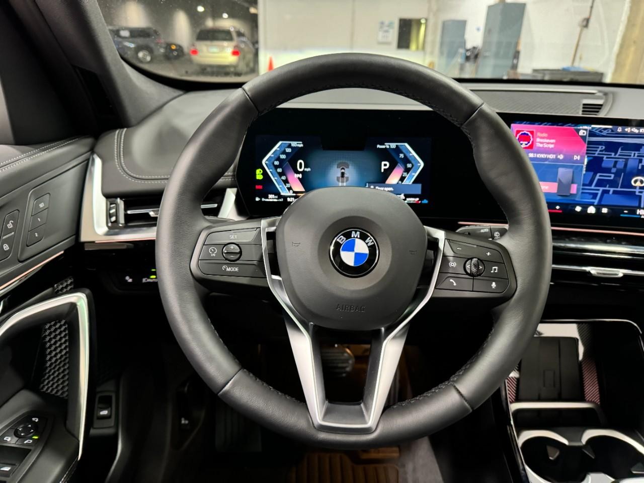 BMW X1 Vehicle Full-screen Gallery Image 13