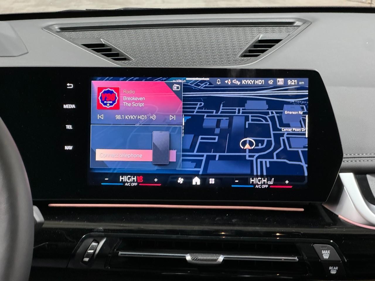 BMW X1 Vehicle Full-screen Gallery Image 14