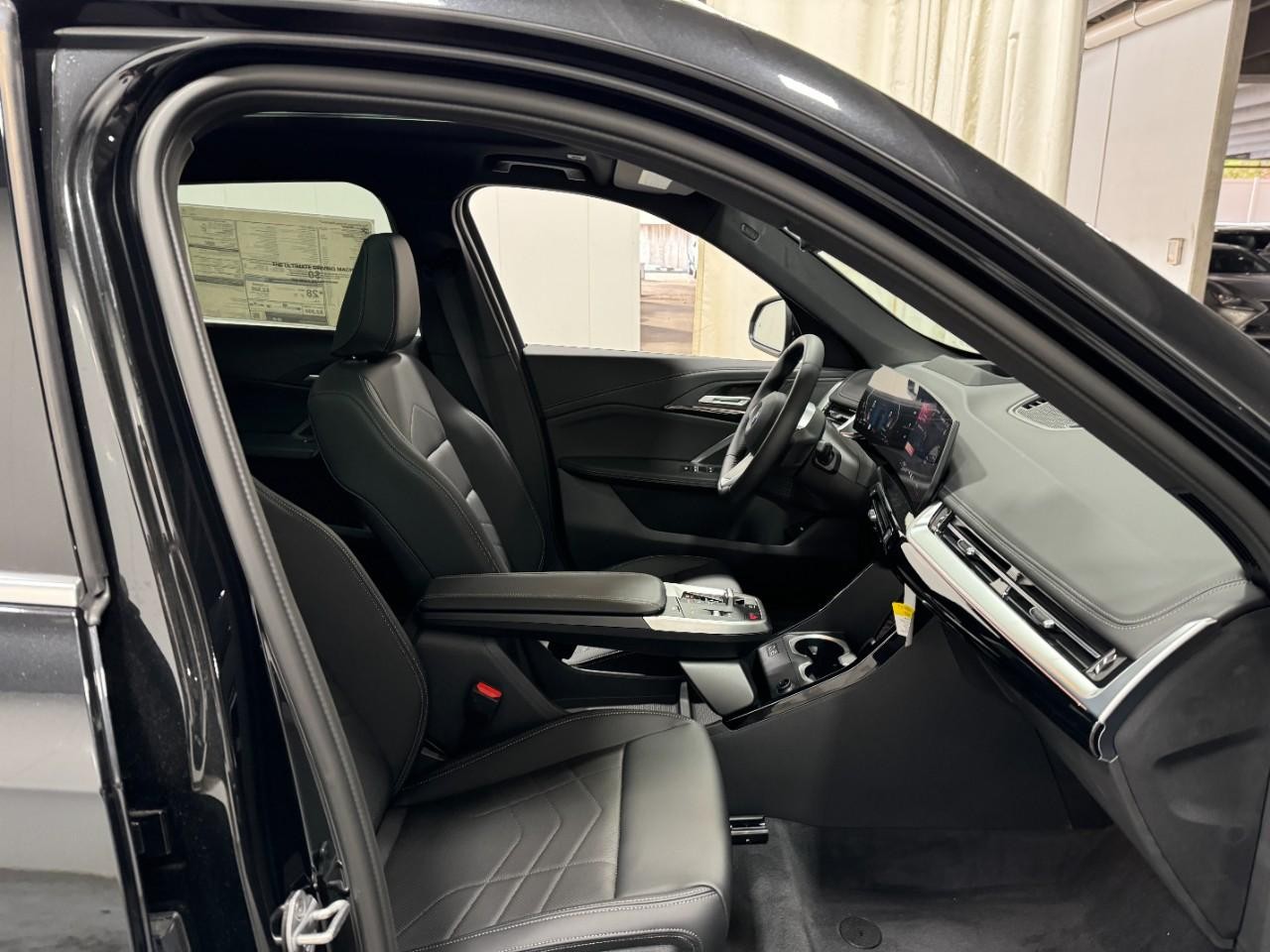 BMW X1 Vehicle Full-screen Gallery Image 17