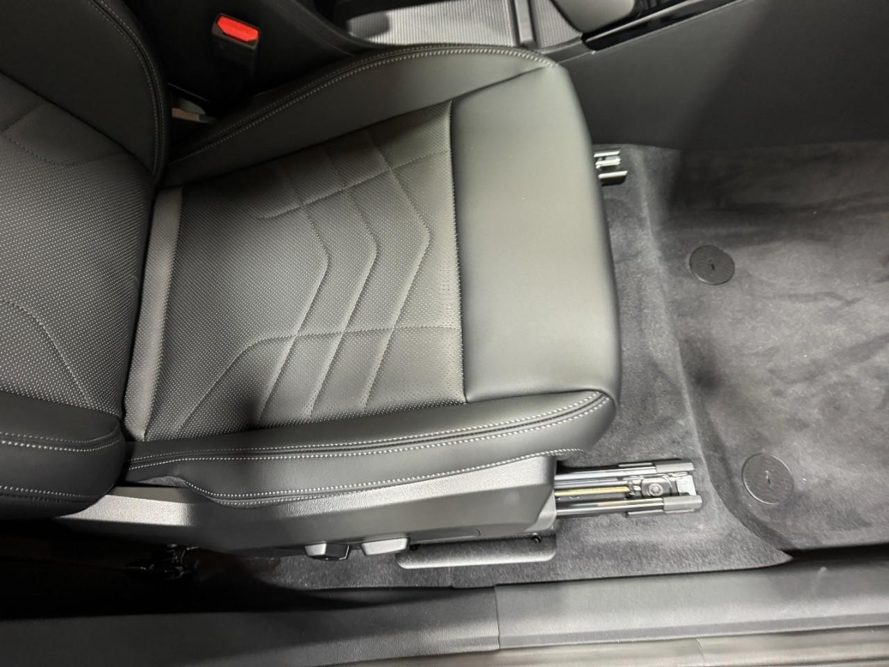 BMW X1 Vehicle Full-screen Gallery Image 18