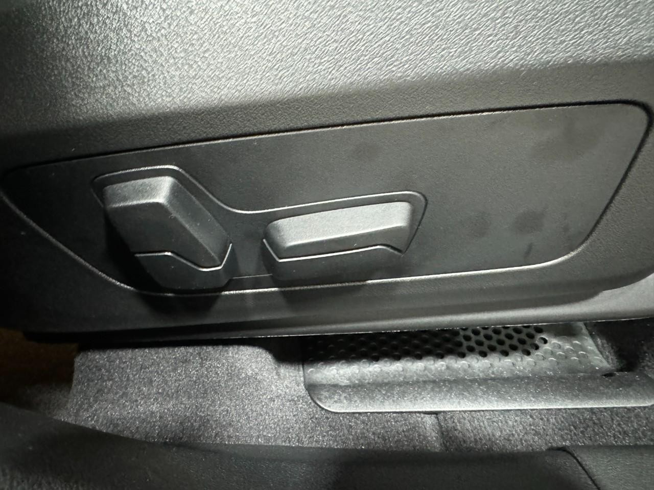 BMW X1 Vehicle Full-screen Gallery Image 19