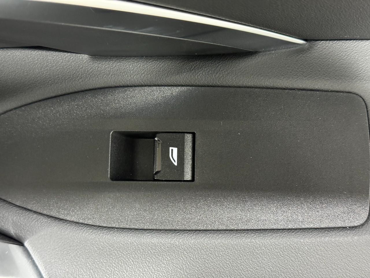 BMW X1 Vehicle Full-screen Gallery Image 21