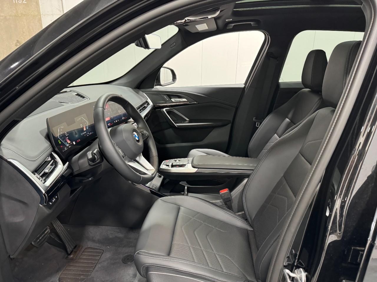 BMW X1 Vehicle Full-screen Gallery Image 25