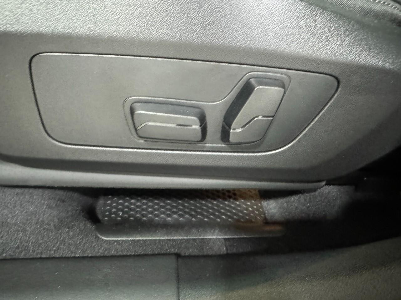 BMW X1 Vehicle Full-screen Gallery Image 27