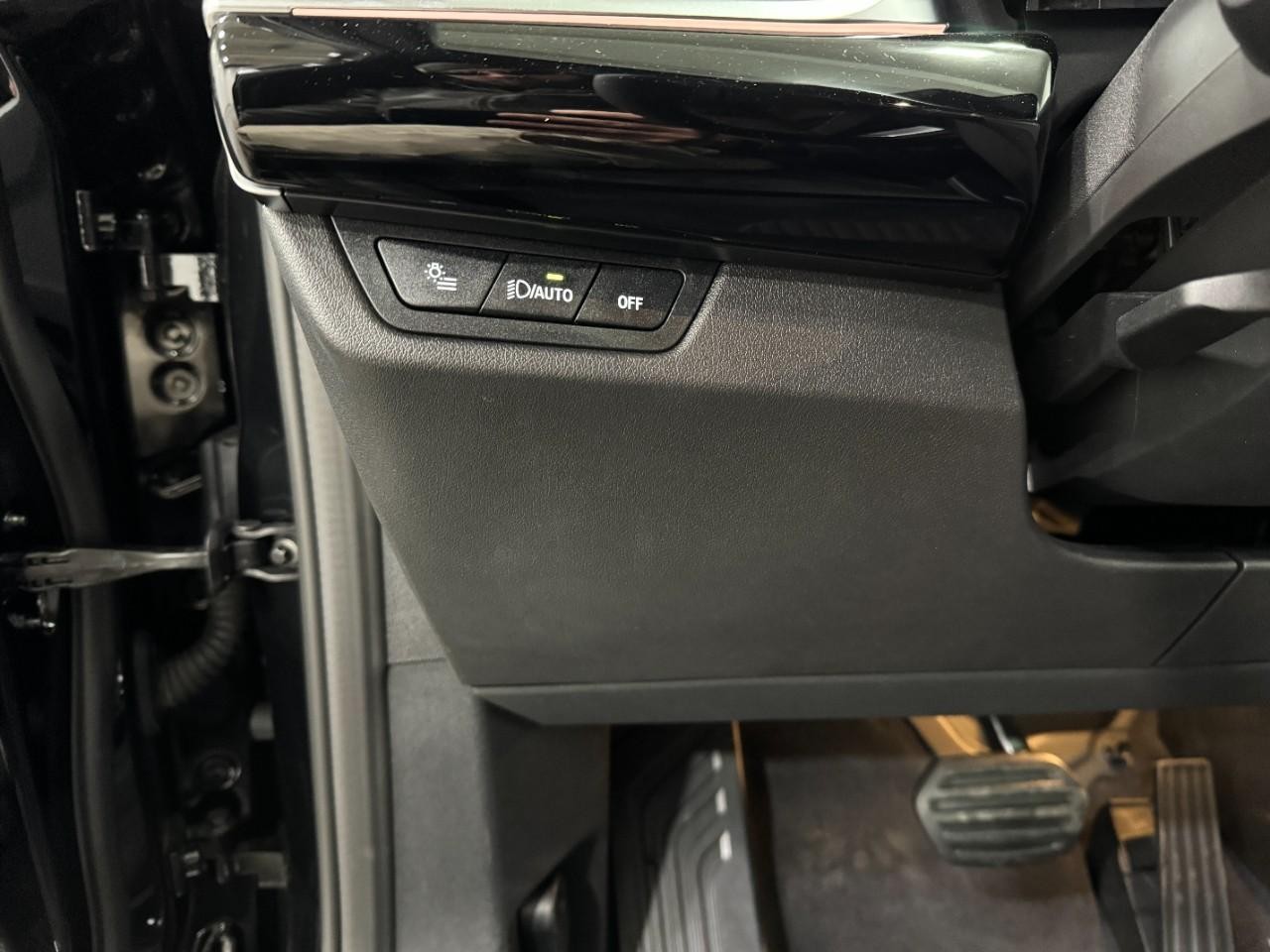 BMW X1 Vehicle Full-screen Gallery Image 28