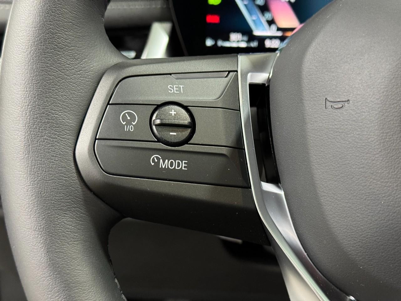 BMW X1 Vehicle Full-screen Gallery Image 29