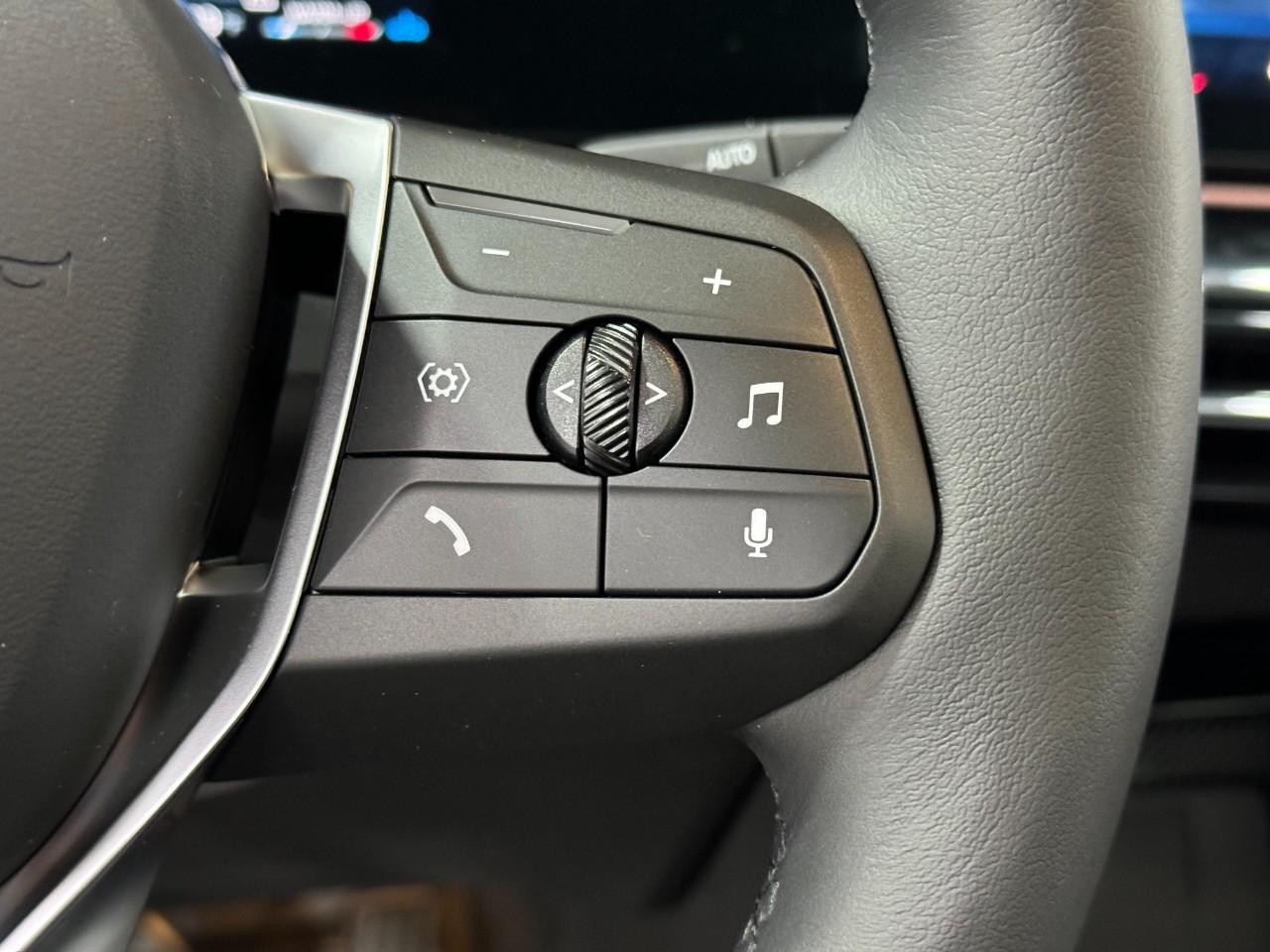 BMW X1 Vehicle Full-screen Gallery Image 30